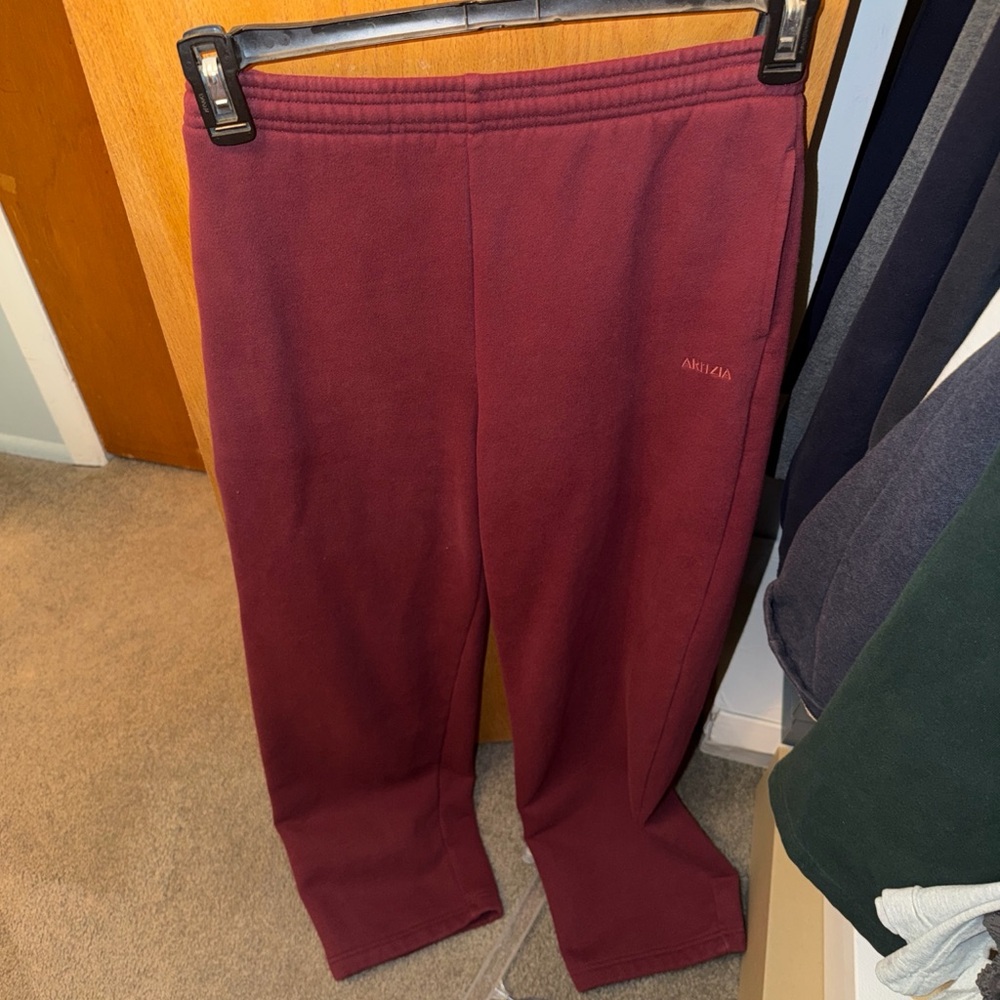 Aritzia Barrel Burgundy Sweatpants